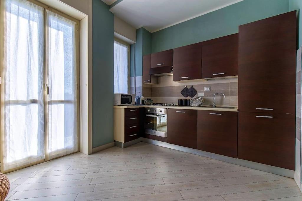Charmy & Cozy Panoramic Flat 50M From M4 Stop Milan Bagian luar foto