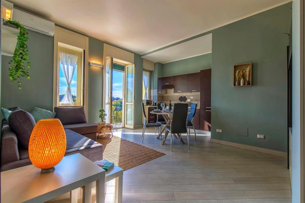 Charmy & Cozy Panoramic Flat 50M From M4 Stop Milan Bagian luar foto