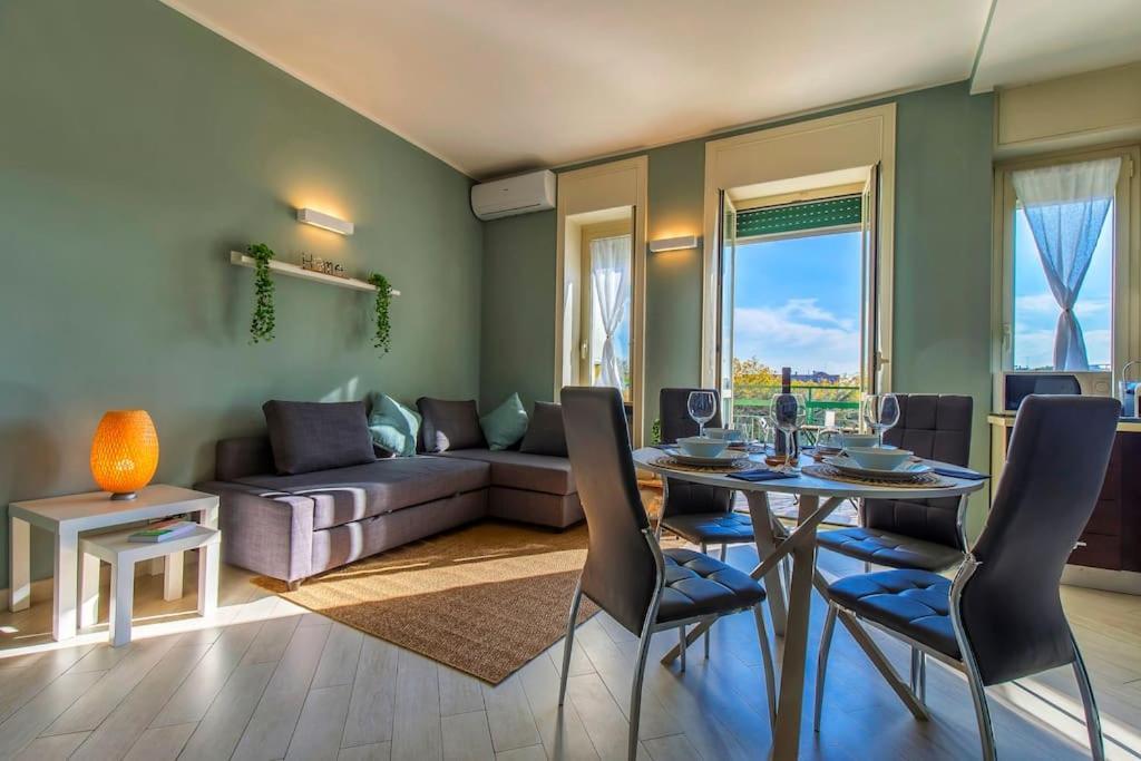 Charmy & Cozy Panoramic Flat 50M From M4 Stop Milan Bagian luar foto