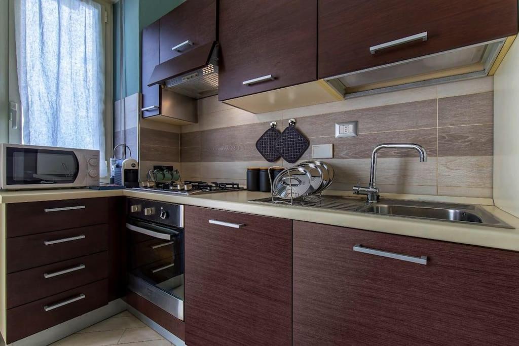 Charmy & Cozy Panoramic Flat 50M From M4 Stop Milan Bagian luar foto
