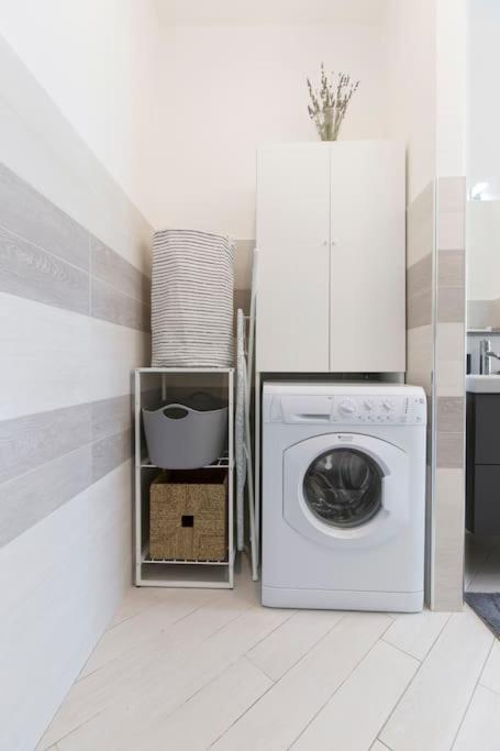 Charmy & Cozy Panoramic Flat 50M From M4 Stop Milan Bagian luar foto